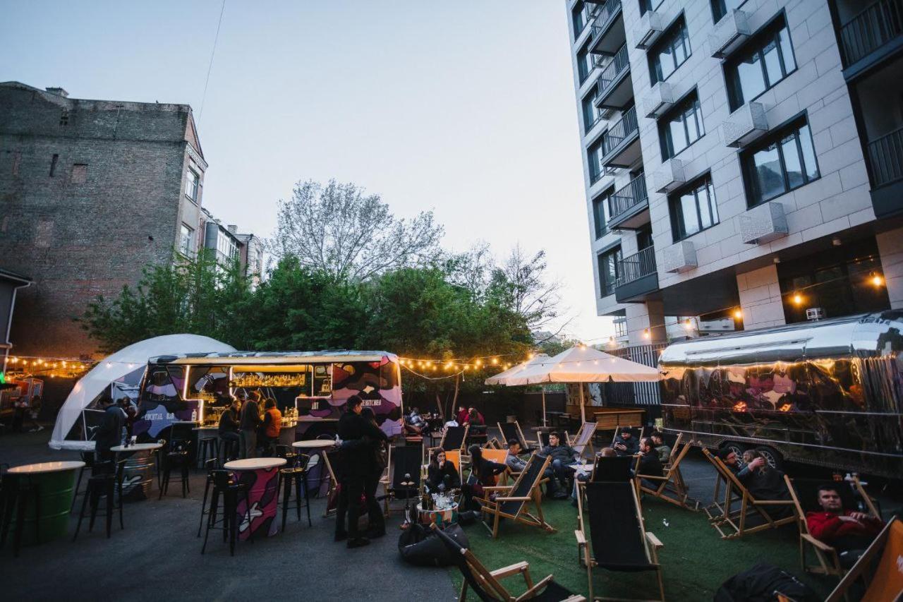 P2B hotel&bar Kiev Bagian luar foto