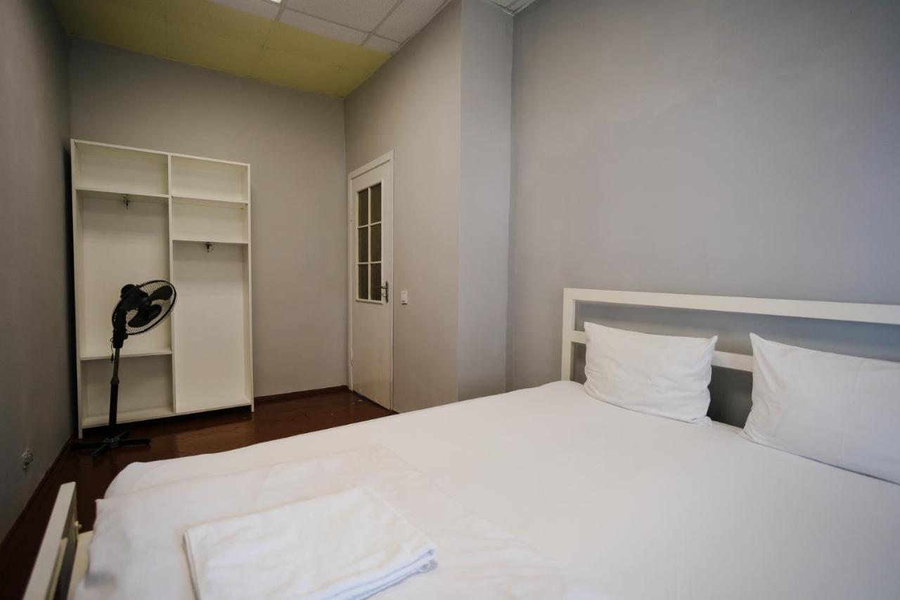 P2B hotel&bar Kiev Bagian luar foto