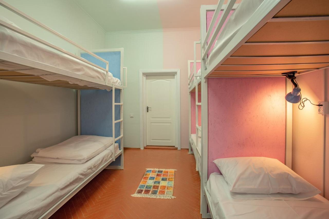 P2B hotel&bar Kiev Bagian luar foto