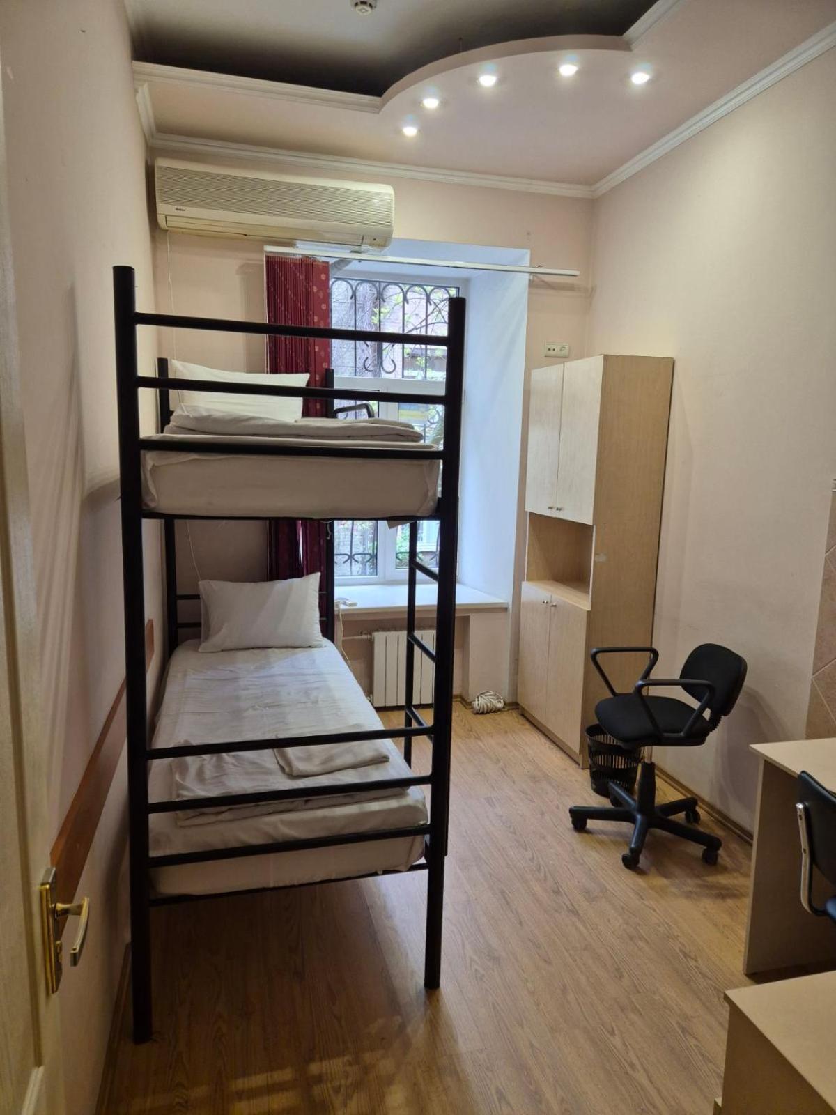 P2B hotel&bar Kiev Bagian luar foto